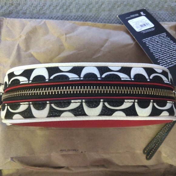 BNWT Disney Mickey Mouse X Keith Haring Badge Camera Crossbody - Picture 6 of 11